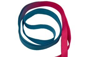 шнур плоский градиент с декор. наконечником (голубой/розовый) ширина 1,3 см длина 130 см купить по 83.41 - в интернет - магазине Веллтекс | Кострома
.